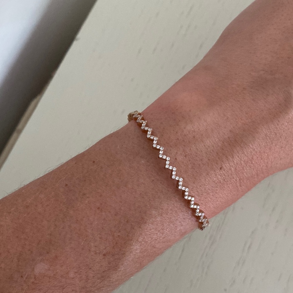 Adjustable gold and diamond bracelet